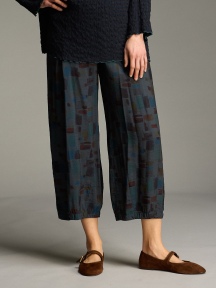 Cropped Pant w/ Darts by Cut Loose