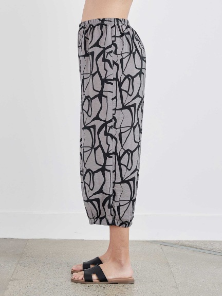 Cropped Pant w/ Darts by Cut Loose