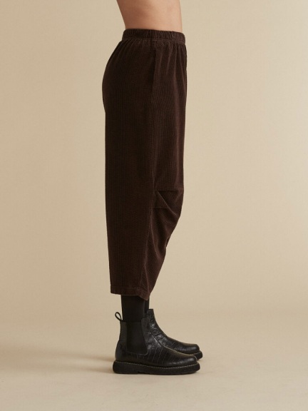 Double Tuck Pant by Cut Loose