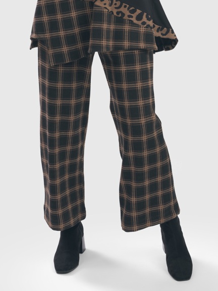 https://www.helloboutique.com/images/items/xlarge/Ginger-Plaid-Bootleg-Pant-by-Alembika-22988-80843.jpg