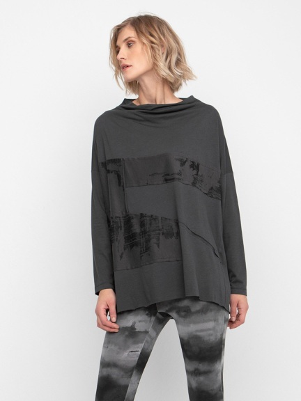 Grey Graphic Top by Ozai N Ku