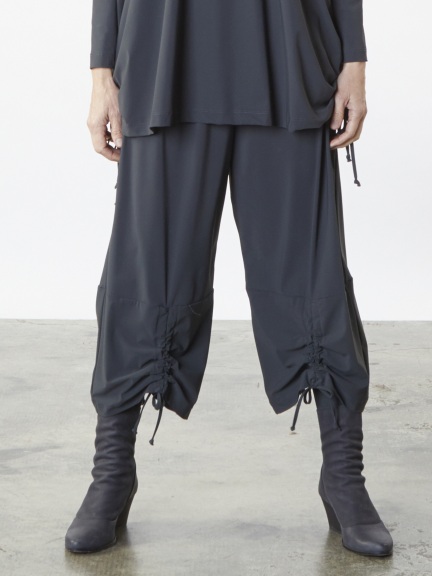 https://www.helloboutique.com/images/items/xlarge/Ruched-Pant-by-Bryn-Walker-20683-67806.jpg