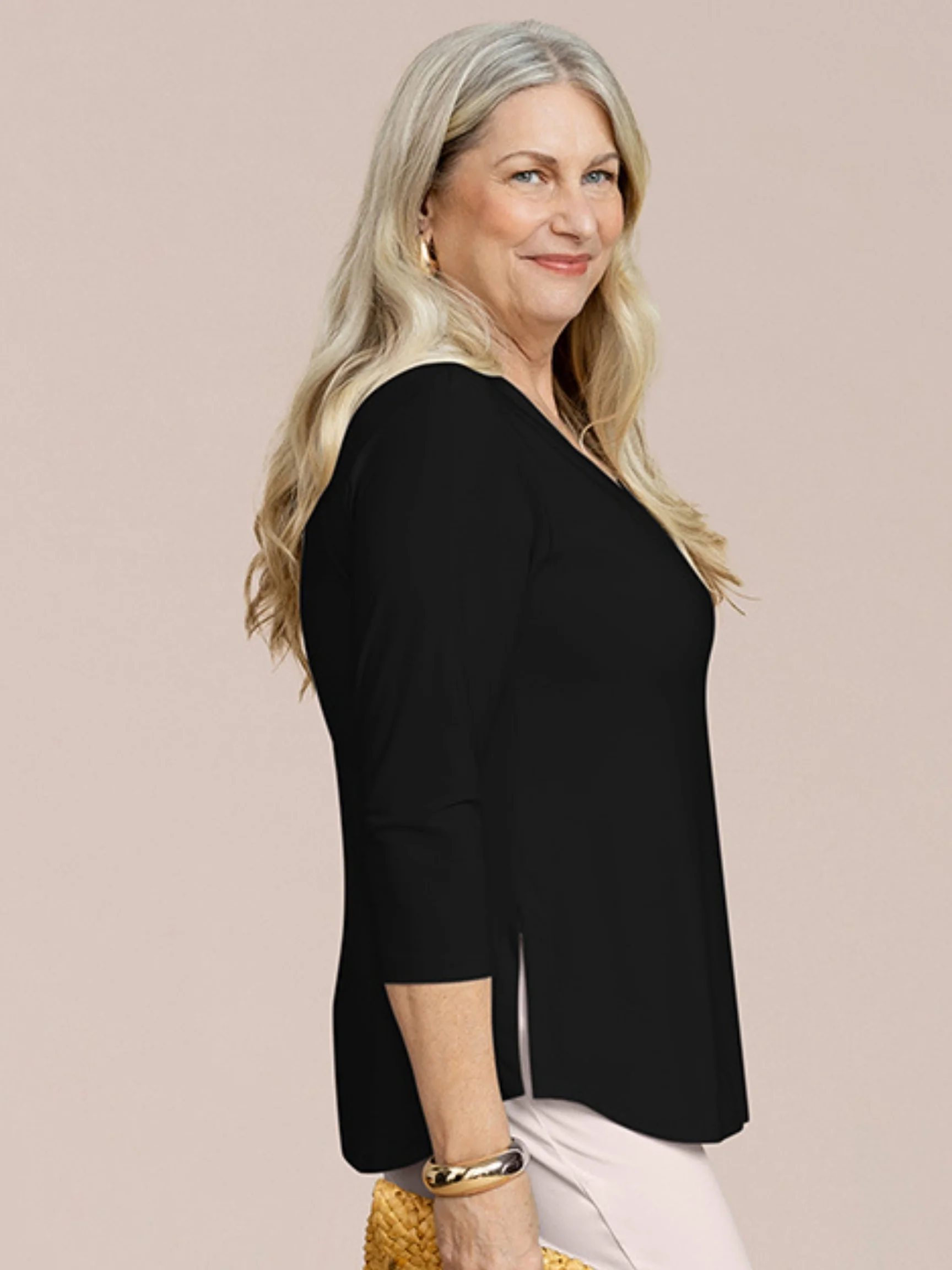 3/4 Slv Soft V-Neck Top in Black