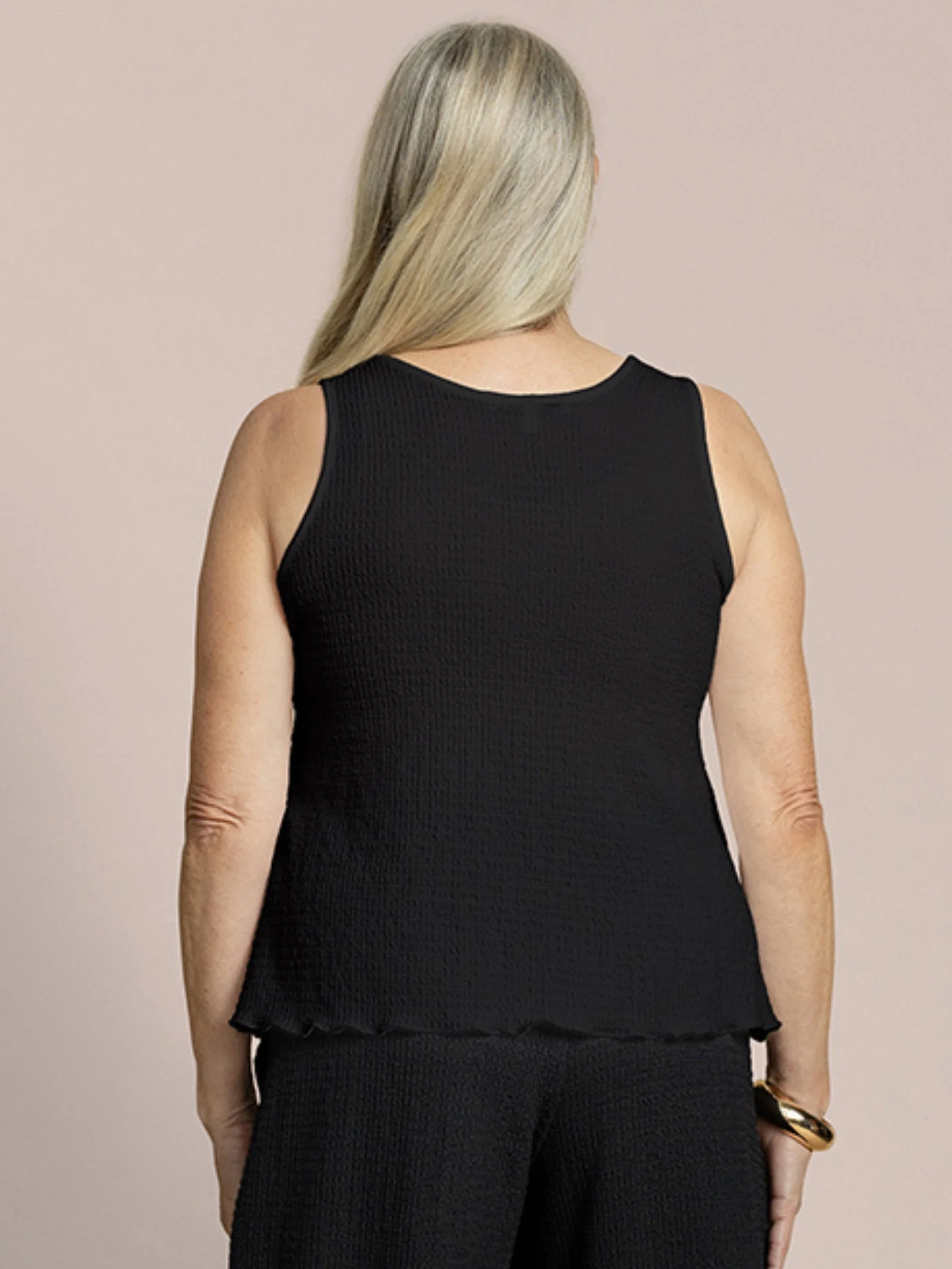Nu Pop V-Neck Tank in Black